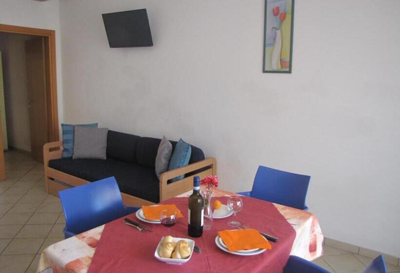 استودیوی استاندارد, Residence Rosemary