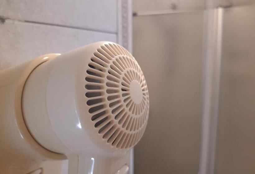 اتاق اکونومی, Residence Rosemary