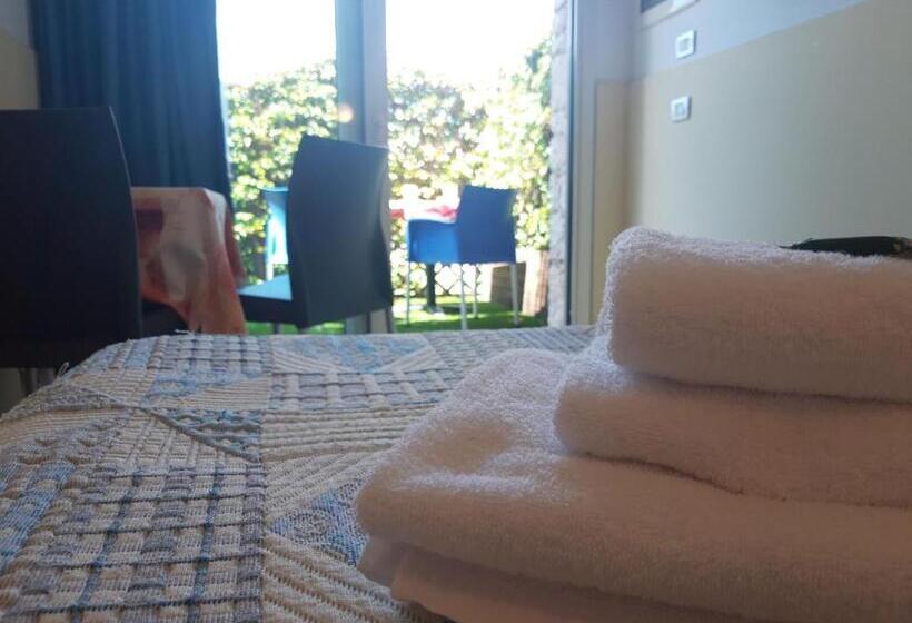 اتاق اکونومی, Residence Rosemary