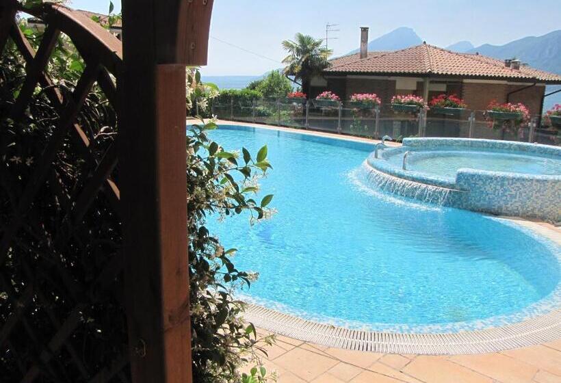 استودیوی استاندارد, Residence Rosemary