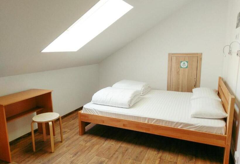 Трехместный Номер Стандарт Совместная Ванная, Dream Hostel Poltava