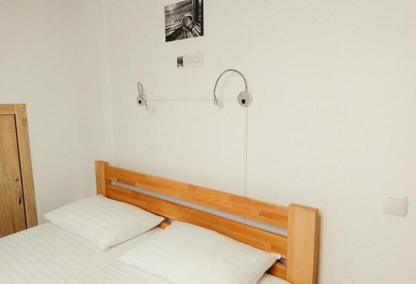 اتاق استاندارد سه تخته با سرویس بهداشتی مشترک, Dream Hostel Poltava