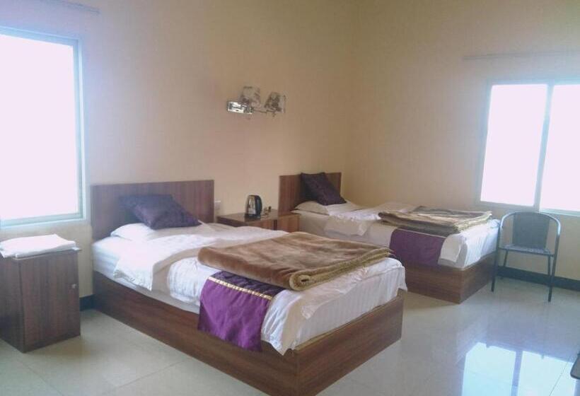 Quarto Triplo Estandar, Jacky's Guesthouse
