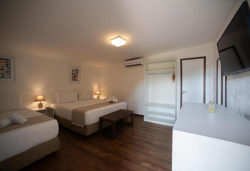 Quarto Triplo Estandar com Sacada, Pousada Da Germana