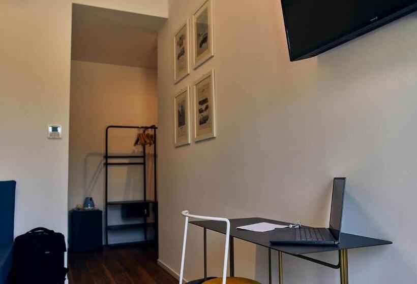 Quarto Triplo Estandar com Sacada, Paradiso Conca D Oro