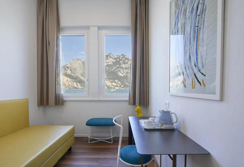 اتاق لوکس با چشم‌انداز دریاچه, Paradiso Conca D Oro