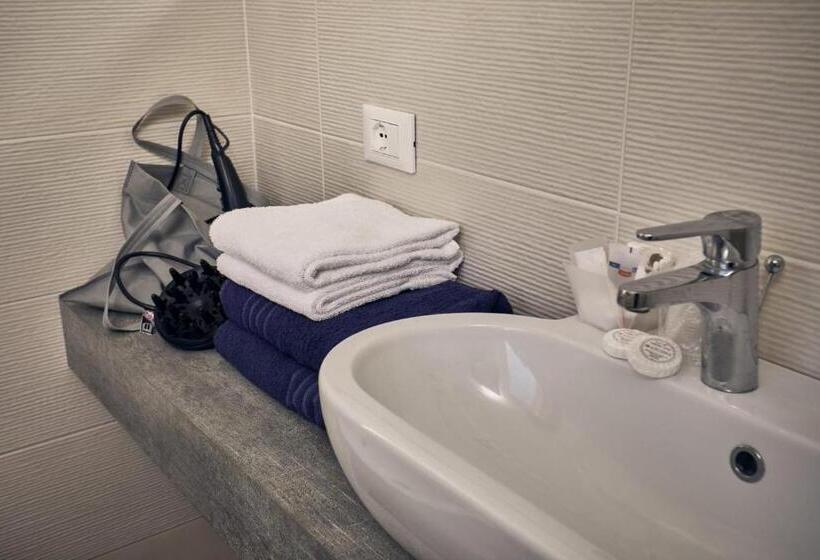 Quarto Triplo Estandar com Sacada, Paradiso Conca D Oro