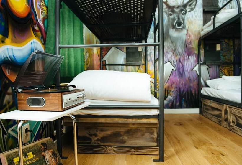 Chambre Quadruple Standard, King Kong Hostel