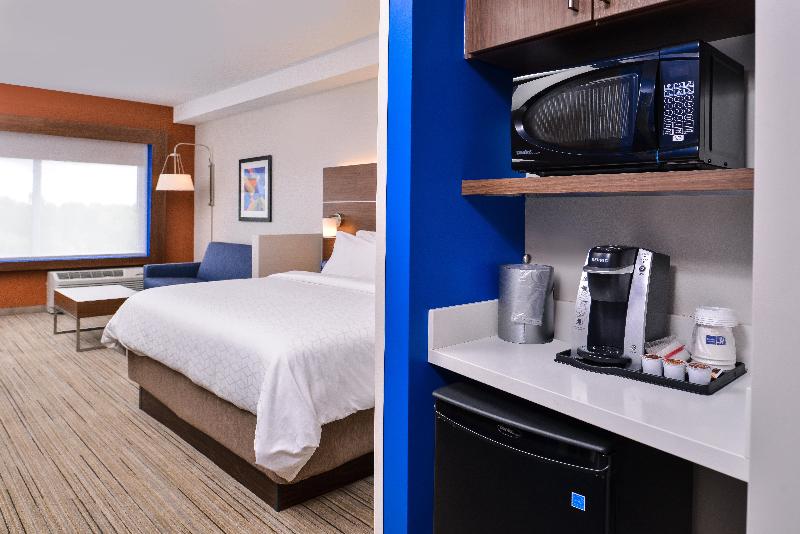 Люкс Кровать Кинг, Holiday Inn Express & Suites Farmville, An Ihg