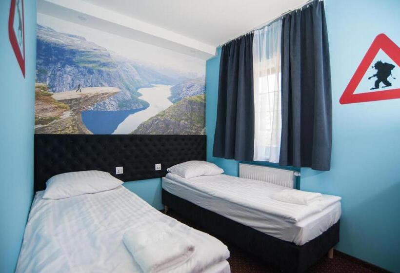 اتاق استاندارد, World Hostel   Old Town