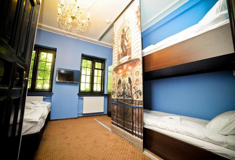 اتاق استاندارد چهار تخته, World Hostel   Old Town