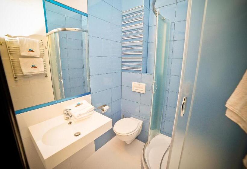 اتاق استاندارد چهار تخته, World Hostel   Old Town