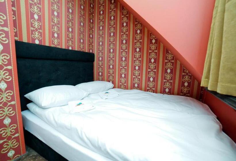 اتاق خانوادگی, World Hostel   Old Town