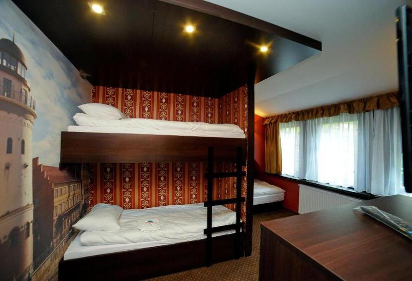 اتاق خانوادگی, World Hostel   Old Town