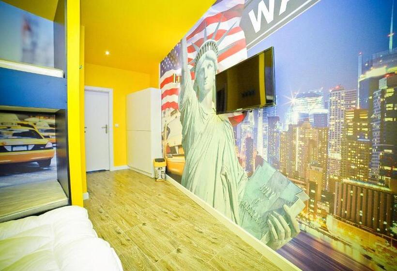 اتاق استاندارد چهار تخته, World Hostel   Old Town