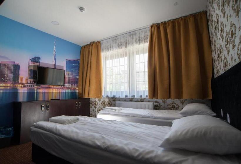 اتاق استاندارد چهار تخته, World Hostel   Old Town