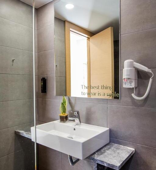 استودیوی سوپریور, Sundance Apartments & Suites