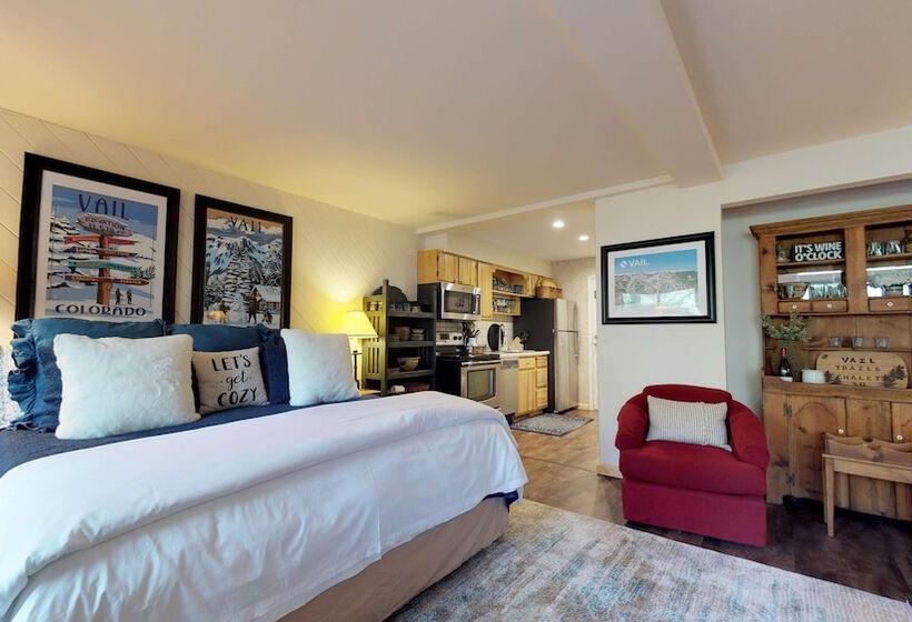 스탠다드 스튜디오, Christiania Condominiums  Coraltree Residence Collection