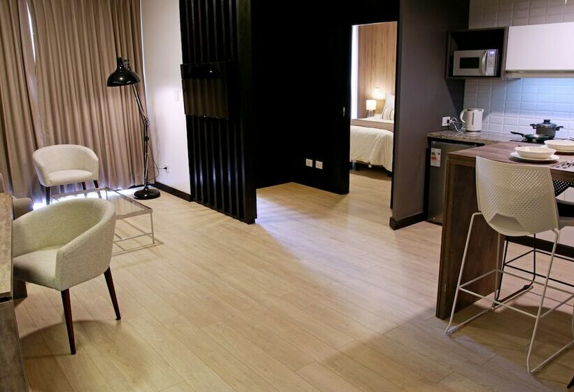 سوییت سوپریور, Urban Suites Apart