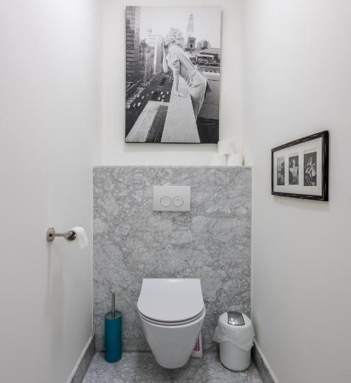 Quarto Deluxe, The Old Lady