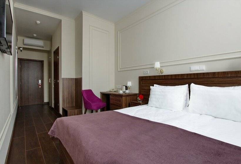 Standard Room, Grand Hotel Tchaikovsky