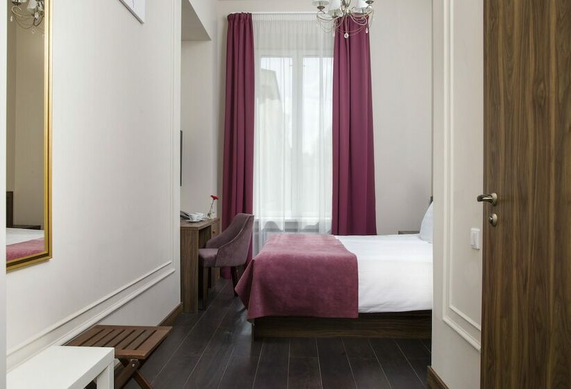 Standard Room, Grand Hotel Tchaikovsky