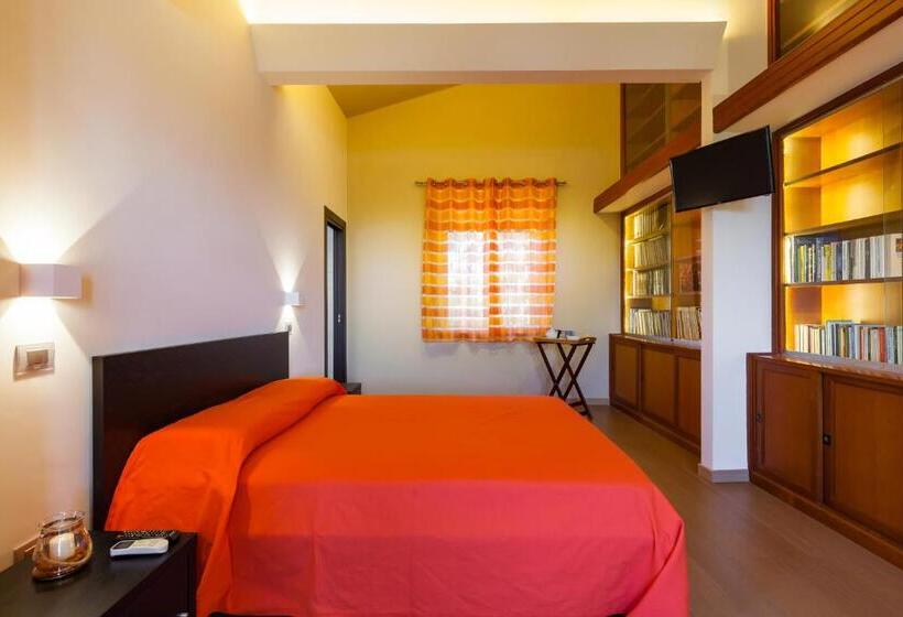 Номер Deluxe Вид на Бассейн, Villa Viuli