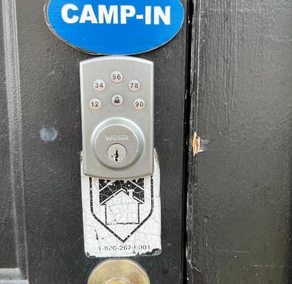 共用房间的床, Char's Landing Hostel
