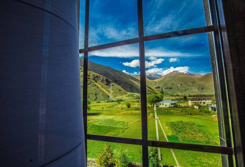 חדר סטנדרט לשלושה, Sno Inn Kazbegi