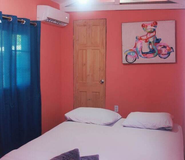 غرفة ديلوكس, Twin Fin Hostels