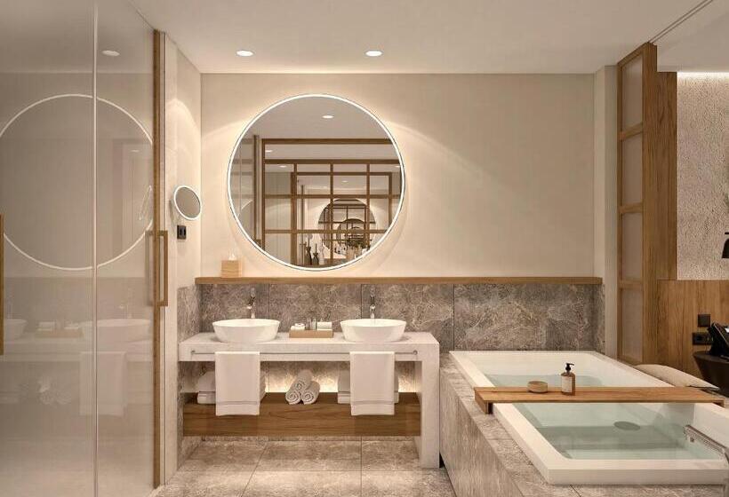 带大床的小型套房, Secrets Playa Esmeralda Resort & Spa