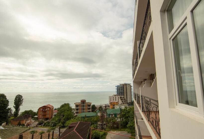 带海景的高档三人间, Tamari