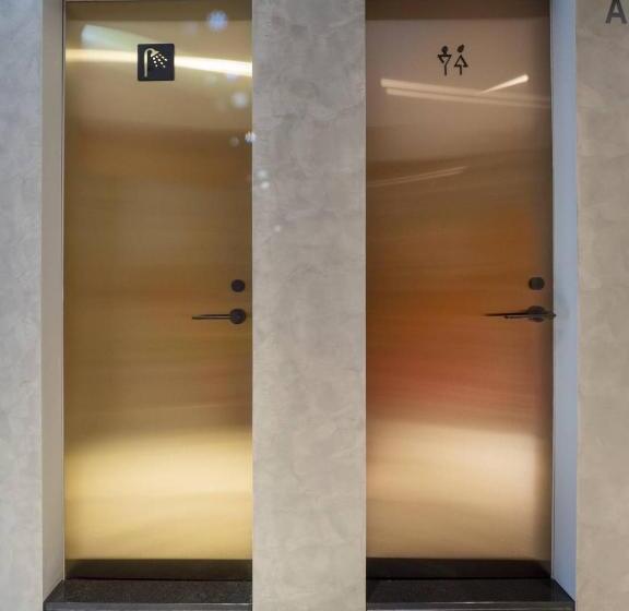 اتاق استاندارد با سرویس بهداشتی مشترک, Light Inn
