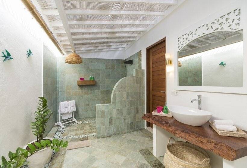 Вилла 2 Спальни, Pinkcoco Gili Air   Constant Surprises & For Cool Adults Only