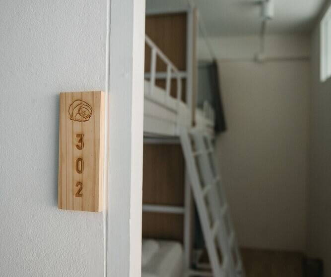 Cama em Quarto Compartilhado, Ease Hostel