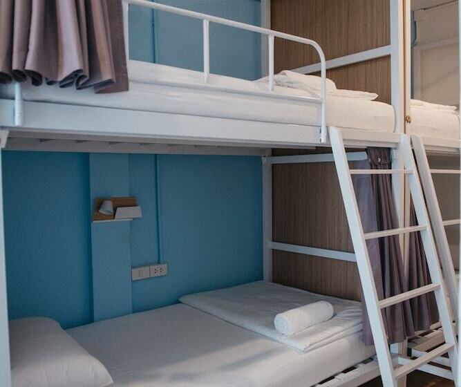 Cama em Quarto Compartilhado, Ease Hostel
