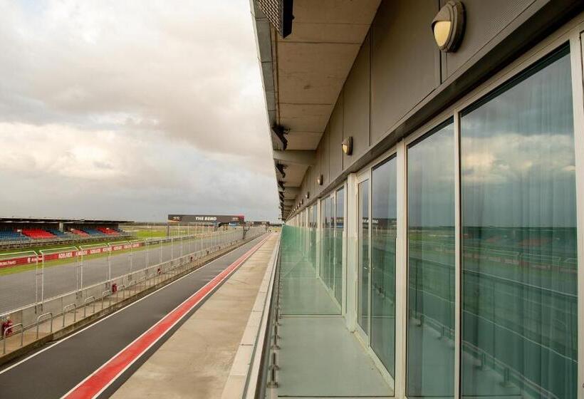 전망 스위트, Rydges Pit Lane