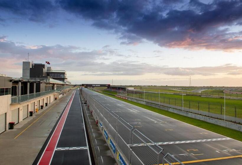 이그제큐티브 스위트, Rydges Pit Lane
