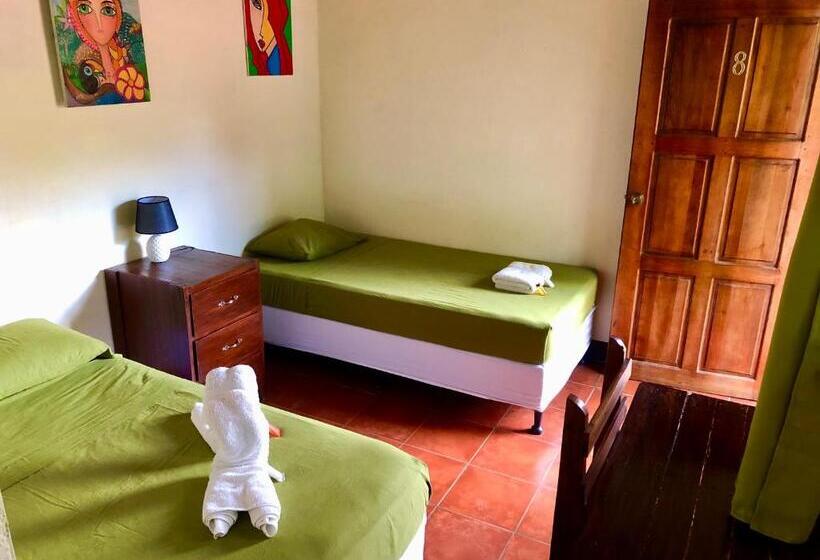 스탠다드 트리플 룸, Casa Lula León Hostal