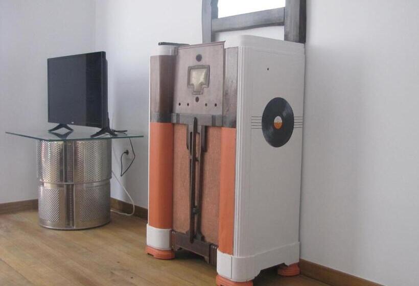 Deluxe Room, Modern & Recycled Guest House