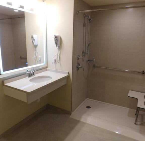 Номер Стандарт Кровать Кинг Адаптированный для Инвалидов, Days Inn & Suites By Wyndham Kearney Ne