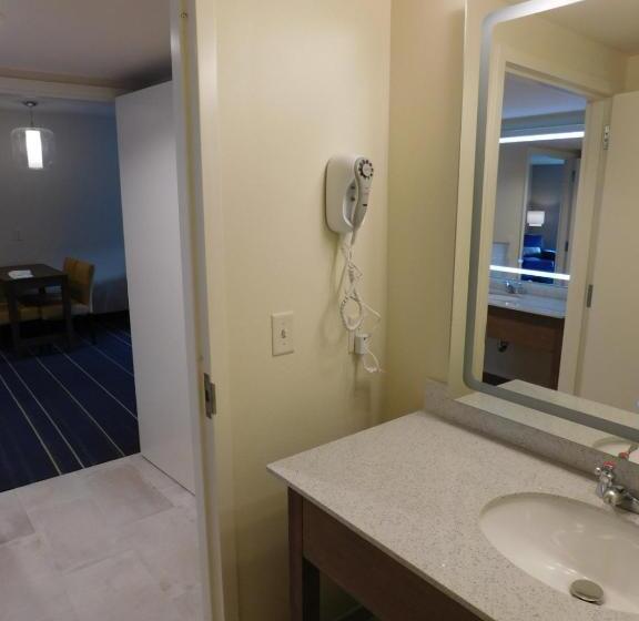 Люкс Кровать Кинг, Days Inn & Suites By Wyndham Kearney Ne