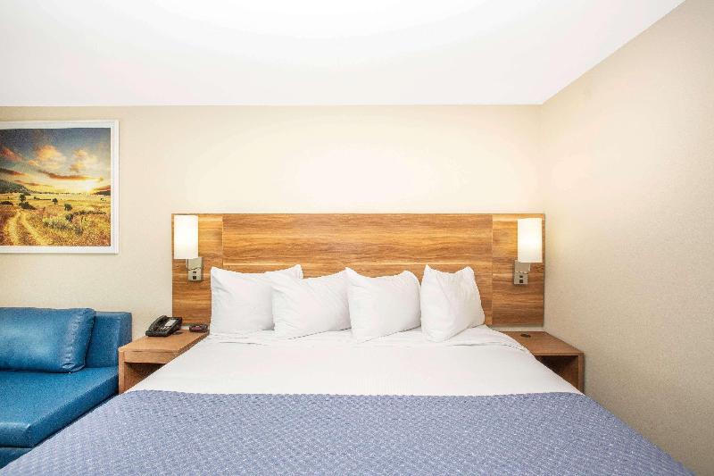 Стандартный Номер Кровать Кинг, Days Inn & Suites By Wyndham Kearney Ne