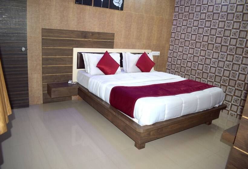 디럭스 룸, The Sky Comfort   Hotel The Heaven, Dwarka