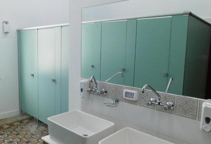 סטודיו משפחתי, Roger S Hostel Tel Aviv