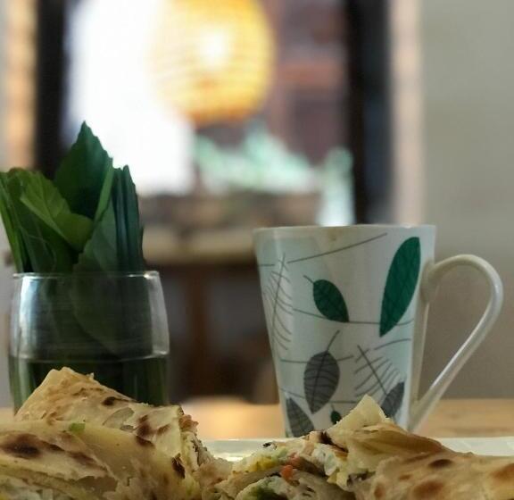 اتاق اکونومی, Zlife Stone Town