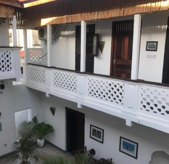 اتاق عادی, Zlife Stone Town