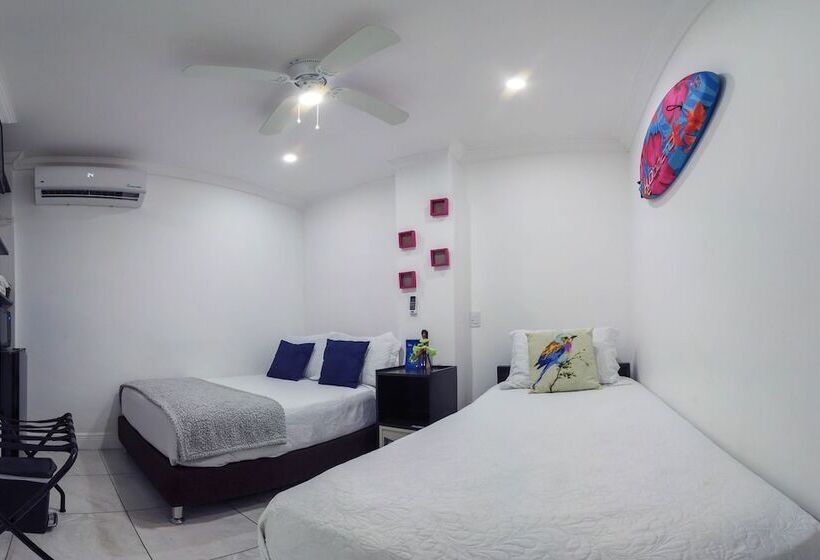 Quarto Triplo Estandar, Las Lunas