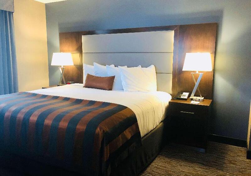 キングサイズベッドのスタンダードルーム, Wingate By Wyndham Kamloops