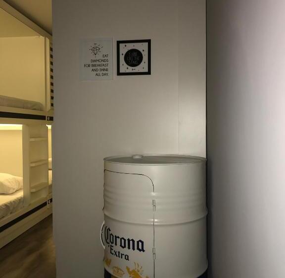 تختخواب در اتاق مشترک, Aipa Hostel.com
